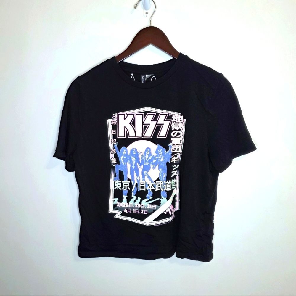 H&M Divided Black Kiss Cropped Tee Size Small